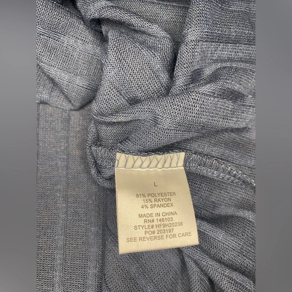 NWT HIPPIE ROSE LIGHTWEIGHT HIGH LOW V-NECK TOP SIZE LARGE IN BLUE - Picture 3 of 4